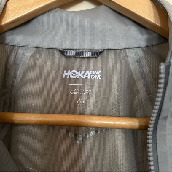 HOKA Performance Shield Jacket - Picture 6 of 7